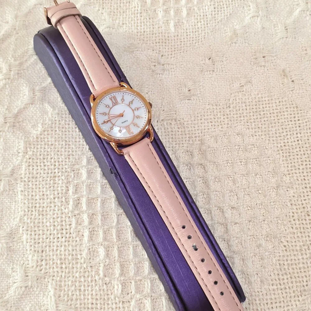 Rose Gold Bezel MOP Face Crystal Hour Marks Easy to Read Women's Watch Runs Well